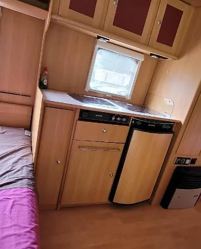 キャンプ場 Nikita Caravane エワイユ