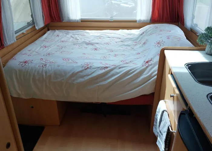 אתר קמפינג Nikita Caravane *