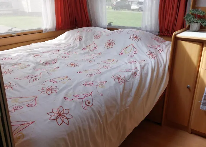 Nikita Caravane キャンプ場 エワイユ